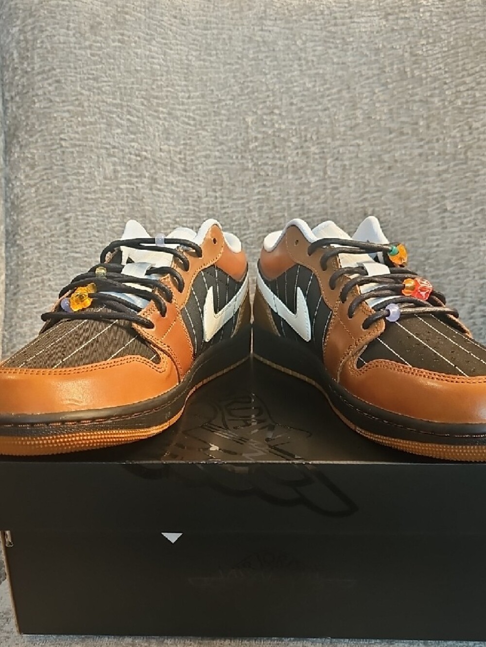 Air Jordan 1 Low SE - Picture 2 of 10